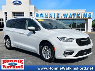 Used 2023 Chrysler Pacifica Touring-L image 1