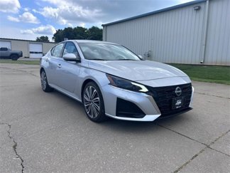 Used 2023 Nissan Altima 2.5 SL image 1