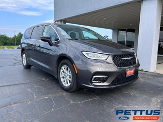Used 2023 Chrysler Pacifica Touring-L image 1