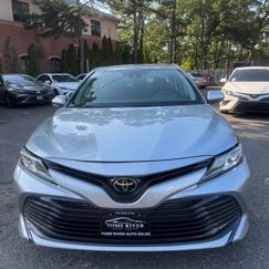 Used 2019 Toyota Camry LE image 1