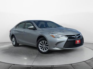 Used 2016 Toyota Camry LE image 1