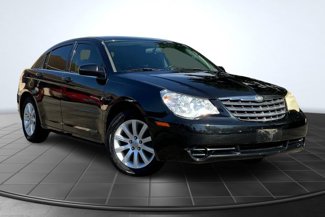 Used 2010 Chrysler Sebring Limited image 1