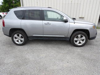 Used 2017 Jeep Compass Latitude image 1