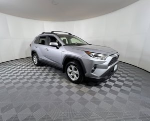 Used 2020 Toyota RAV4 XLE image 1