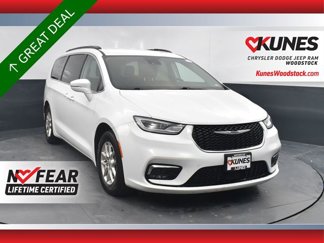 Used 2022 Chrysler Pacifica Touring-L image 1