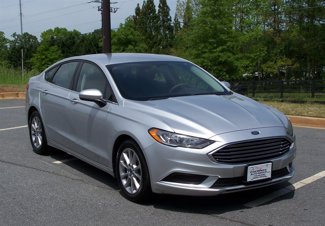 Used 2017 Ford Fusion SE image 1