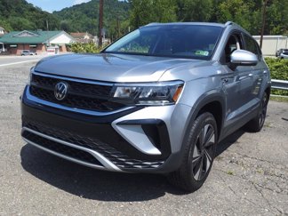 New 2024 Volkswagen Taos SE image 1