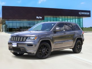 Used 2017 Jeep Grand Cherokee Altitude image 1