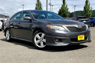 Used 2010 Toyota Camry LE image 1