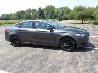 Used 2016 Ford Fusion SE image 1
