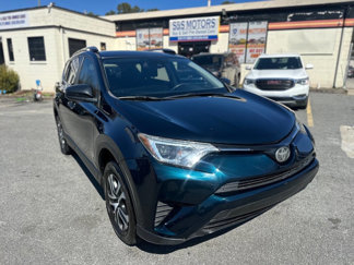 Used 2018 Toyota RAV4 LE image 1