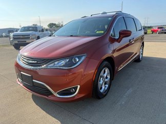 Used 2018 Chrysler Pacifica Touring-L image 1