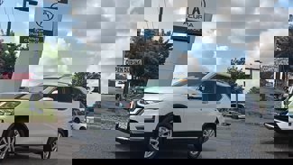 Used 2018 Nissan Rogue SV image 1