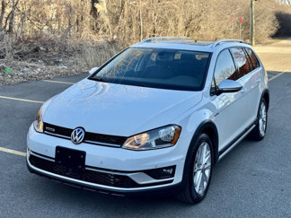 Used 2017 Volkswagen Golf Alltrack SE image 1