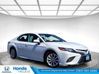 Used 2020 Toyota Camry SE image 1