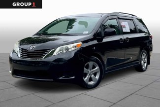 Used 2015 Toyota Sienna LE image 1