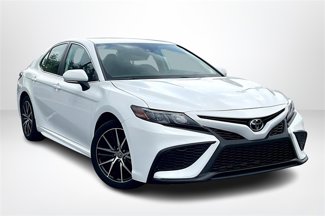 Used 2024 Toyota Camry SE image 1