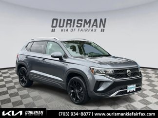 Used 2022 Volkswagen Taos SE image 1