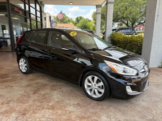Used 2014 Hyundai Accent SE image 1