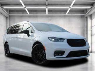 New 2025 Chrysler Pacifica Limited w/ Uconnect Theater Family Group image 1