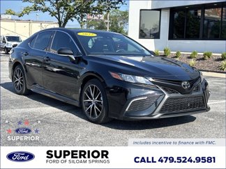Used 2022 Toyota Camry SE image 1