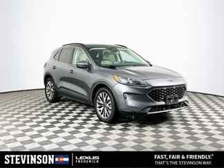Used 2021 Ford Escape Titanium video 1