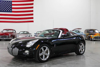Used 2006 Pontiac Solstice Convertible w/ Premium Package image 1