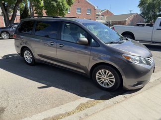 Used 2015 Toyota Sienna XLE image 1
