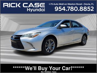 Used 2016 Toyota Camry SE image 1