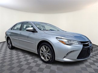 Used 2017 Toyota Camry SE image 1