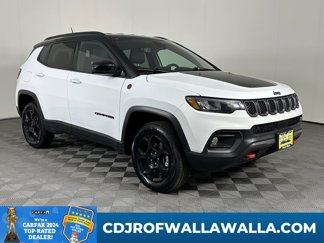 Used 2023 Jeep Compass Trailhawk image 1