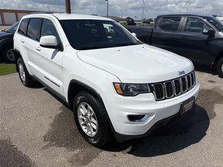 Used 2020 Jeep Grand Cherokee Laredo image 1
