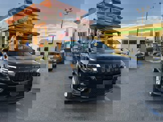 Used 2019 Jeep Cherokee Latitude w/ Popular Appearance Group image 1
