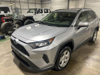 Used 2020 Toyota RAV4 LE image 1