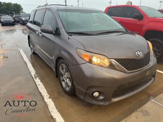 Used 2013 Toyota Sienna SE image 1