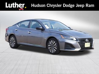 Used 2024 Nissan Altima 2.5 SV image 1