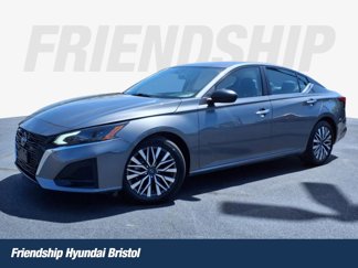 Used 2024 Nissan Altima 2.5 SV image 1