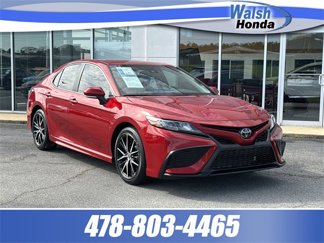 Used 2022 Toyota Camry SE image 1