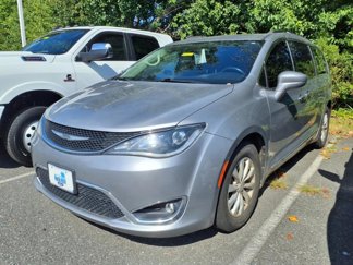 Used 2017 Chrysler Pacifica Touring-L image 1