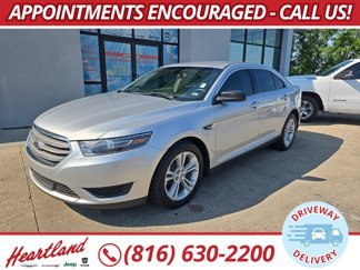Used 2017 Ford Taurus SE image 1