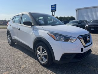 Used 2020 Nissan Kicks S image 1