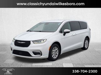 Used 2023 Chrysler Pacifica Touring-L image 1