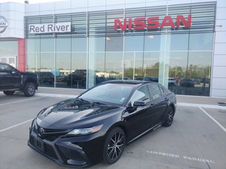 Used 2022 Toyota Camry SE image 1