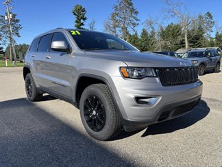 Used 2021 Jeep Grand Cherokee Laredo image 1