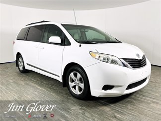 Used 2013 Toyota Sienna LE image 1