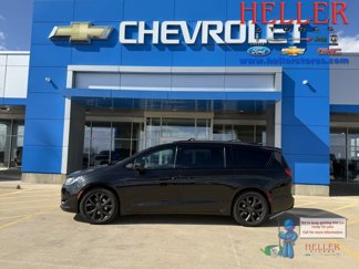 Used 2018 Chrysler Pacifica Touring-L w/ Premium Audio Group image 1