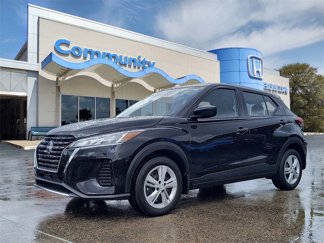 Used 2023 Nissan Kicks S image 1
