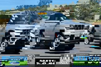Used 2023 Jeep Grand Cherokee Laredo image 1