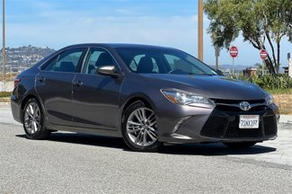 Used 2017 Toyota Camry SE image 1