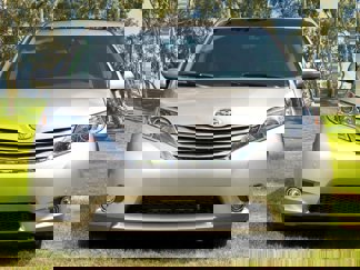 Used 2017 Toyota Sienna LE image 1